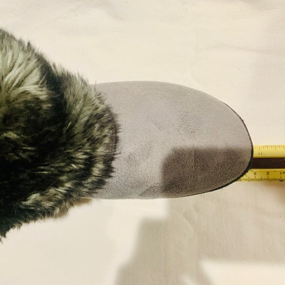 Isotoner Faux Fur Trimmed Micro-Suede Bootie Slippers Rubber Soles Gray Size 8.5 - Picture 11 of 11